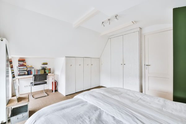 ¿Cómo decorar una buhardilla con poco dinero?