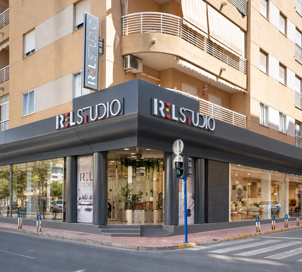 Fachada-negra-Irel-Studio-Torrevieja
